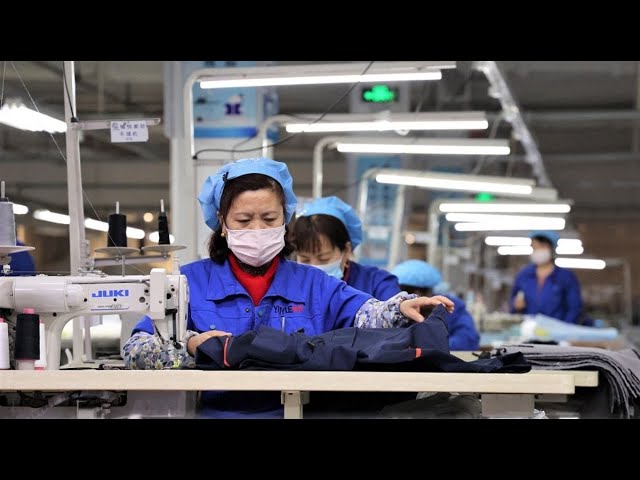 China Manufacturing Loses Steam As Growth Risks Mount